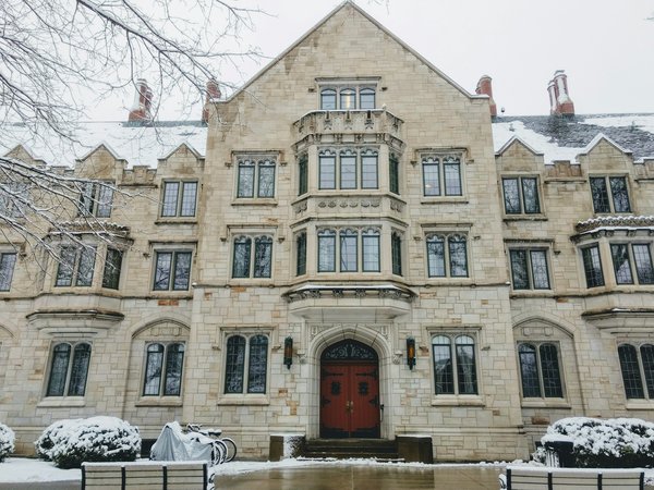 Comment évaluer les avantages d'acheter un appartement dans un immeuble en pierre de taille ?